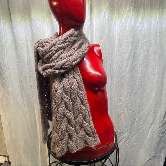 Simons canyon knitted style scarf - Picture 2 of 8